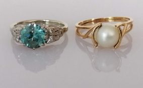 A white gold blue topaz ring with diamond decoration to the shoulders, the round-cut topaz approxima