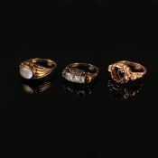 3 Ringe, 585/14K (7,25g) und 750/18K (2,82g) Gelbgold, alle punziert, wohl Anfang 20. Jahrhundert, 