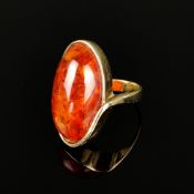 Bernstein Ring, 333/8K Gelbgold (punziert), Gesamtgewicht 8,93g, ovaler Bernstein mit natürlichen E
