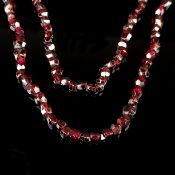 Antike Granatkette, Mitte 19. Jahrhundert, Steckverschluss 333/8K Gelbgold (getestet), lange Kette 