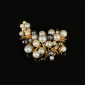 Brosche, J. N. Müller, Hofjuwelier, Konstanz, 750/18K Gelbgold (punziert), 14,4g, aufwendig ausgear