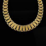 Collier, 585/14K Gelbgold (punziert), 37,8g, rechteckige flexible Glieder zur Mitte hin größer werd