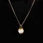 Perlenanhänger an feiner Kette, 585/14K Gelbgold (getestet und punziert), Gesamtgewicht 1,95g, Ring