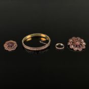 Konvolut antiker Granatschmuck, 4 Teile, Silber 900 vergoldet (alle punziert), Gesamtgewicht 52,7g,