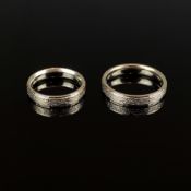 Paar Gold-Ringe, 750/18K Gelbgold (punziert), 8,7g, strukturiert gearbeitete Oberfläche, innen je m