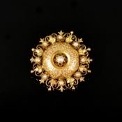 Antike Brosche mit Saatperlen, 19. Jahrhundert, 333/8K Gelbgold (getestet, Teil mit Zinn repariert)