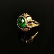 Goldring, 585/14K Gelbgold (punziert), 6,14g, Ringkopf besetzt mit einem rund facettierten, grünem 