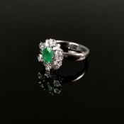 Smaragd Diamant Ring, 585/14K Weißgold (getestet), 5,97g, mittig ovaler facettierter Smaragd (deutl