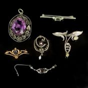 Konvolut ältere Broschen/Anhänger/Kettenteil, 6 Teile, teilweise um 1900, verschiedene Materialien,