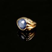 Goldring, 750/18K Gelbgold (punziert), Gesamtgewicht 20g, mittig tropfenförmiger Cabochon, wohl Kat