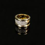 Breiter Diamantring, 585/14K Gelbgold (punziert), 14,42g, schauseitig mittiges Band aus drei Diaman