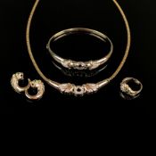 Exklusives Schmuckset "Löwen", bestehend aus 5 Teilen, 585/14K Gelbgold (punziert), Gesamtgewicht 3