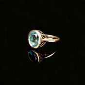 Ring, 375/9K Gelbgold (punziert), Gesamtgewicht 3,6g, Ring mit oval facettiertem Schmuckstein in He