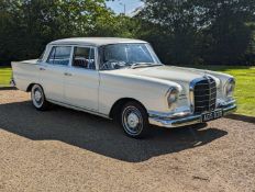 1964 MERCEDES W111 220S SALOON