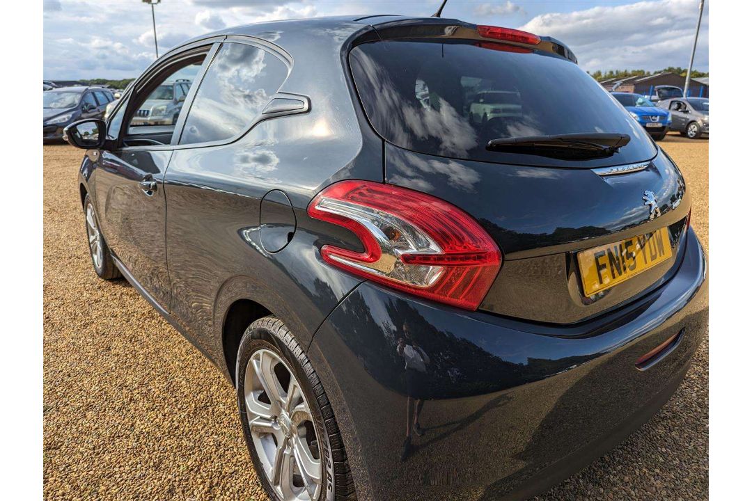 2015 PEUGEOT 208 STYLE E-HDI - Image 6 of 25