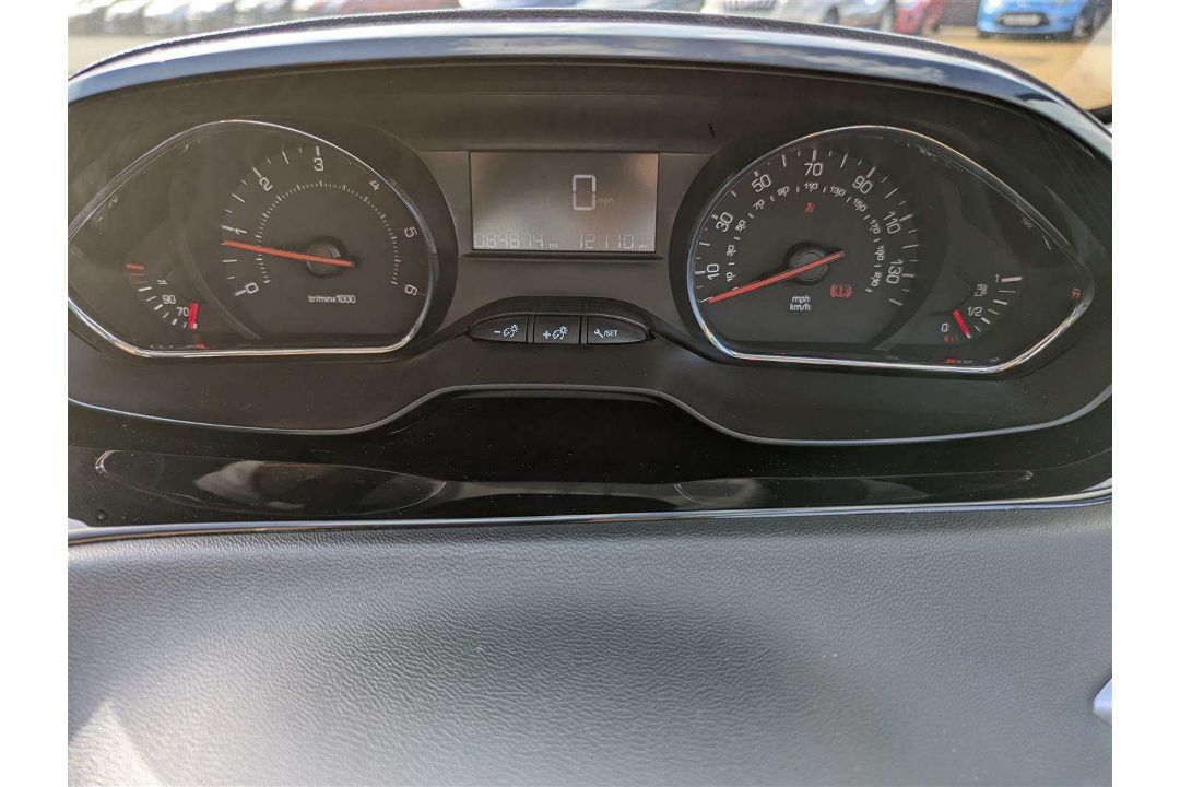 2015 PEUGEOT 208 STYLE E-HDI - Image 21 of 25