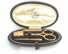 Goldenes Necessaire