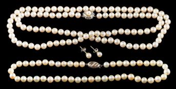 A cultured pearl necklace, the single strand necklace composed of uniform 7mm cultured pearls,