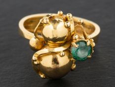 An 18ct gold, round, mixed-cut green tourmaline ring, in the form of a gourd entwined by tendrils,