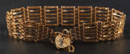A 9ct gold gate-link bracelet with heart-shaped clasp, with hallmarks for London, 1986,