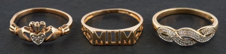 Three 9ct gold rings, including a ring spelling 'MUM',