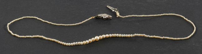 A graduated pearl necklace, diameter of pearls ca. 1.