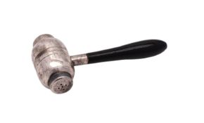 A plated novelty salt and pepper in the form of a gavel, mounted on an ebonised handle, 9cm long.