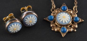 A silver gilt Wedgewood jasperware daisy necklace and pair of ear studs,