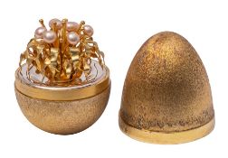 An Elizabeth II silver gilt novelty egg, maker Stuart Devlin, London, 1977,