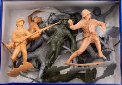 Marx Toys (UK) A group of fourteen large scale plastic soldiers.