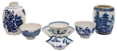 A mixed lot of First Period Worcester and Caughley blue and white porcelain including a tea