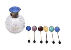 A set of six George V silver gilt bean top coffee spoons,