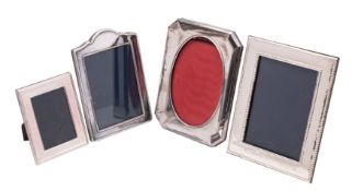 A George V silver easel photograph frame, makers Synyee & Beddoes,