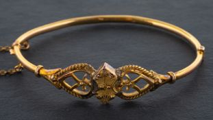 A late 19th/ early 20th century, cannetille, hinged bangle, stamped '9CT', inner diameter ca.