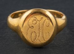 An 18ct gold signet ring, engraved with monogram 'EH', with hallmarks for Birmingham, 1930,