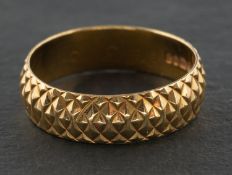 A textured, 18ct gold band ring, with hallmarks for London, 1966, ring size Q, total weight ca. 4.