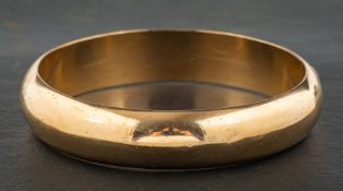A hinged bangle, stamped '585', inner diameter ca. 6.3cm, total weight ca. 28.5gms.