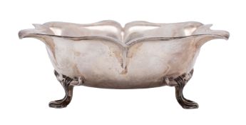 A Edward VII silver bowl, maker James Aitchison, London 1905, of hexafoil outline,