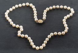 A cultured pearl necklace, the cultured pearls of white hue with pinkish overtones,