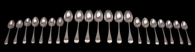 A set of seven Edward VII silver Old English pattern teaspoons, makers William Hutton & Sons Ltd.