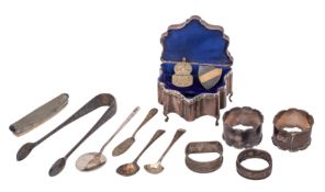 An Edward VII silver ring casket, Birmingham 1907 of serpentine-fronted outline,