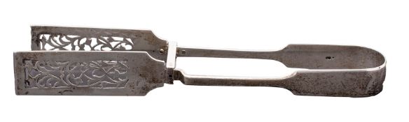 A pair of Victorian silver fiddle pattern asparagus tongs, makers Chawner & Co.