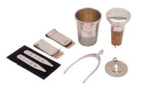 A quantity of contemporary Birmingham silver to include: a large novelty silver thimble (5.