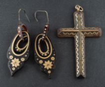 A pair of pique drop earrings and cruciform pendant, the earrings with hook fittings, lengths ca. 5.