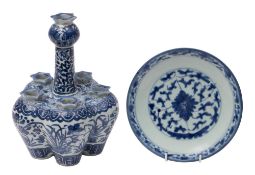 A Chinese blue and white tulip vase with tall central stem and five apertures below,