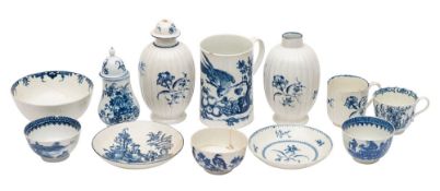 A mixed lot of First Period Worcester blue and white porcelain,