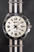 Seiko Kinetic a stainless-steel gentleman's wristwatch the cream dial with date aperture,