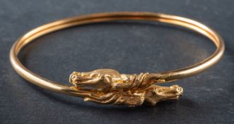 A bangle with horses' heads to the finials, inner diameter ca. 6cm, total weight ca. 11.3gms.