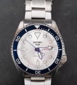 Seiko Sports 5 a stainless-steel gentleman's wristwatch the cream dial with day/date aperture,