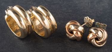 Two pairs of earrings, including a pair of reeded hoop earrings, stamped '585', with hooks,